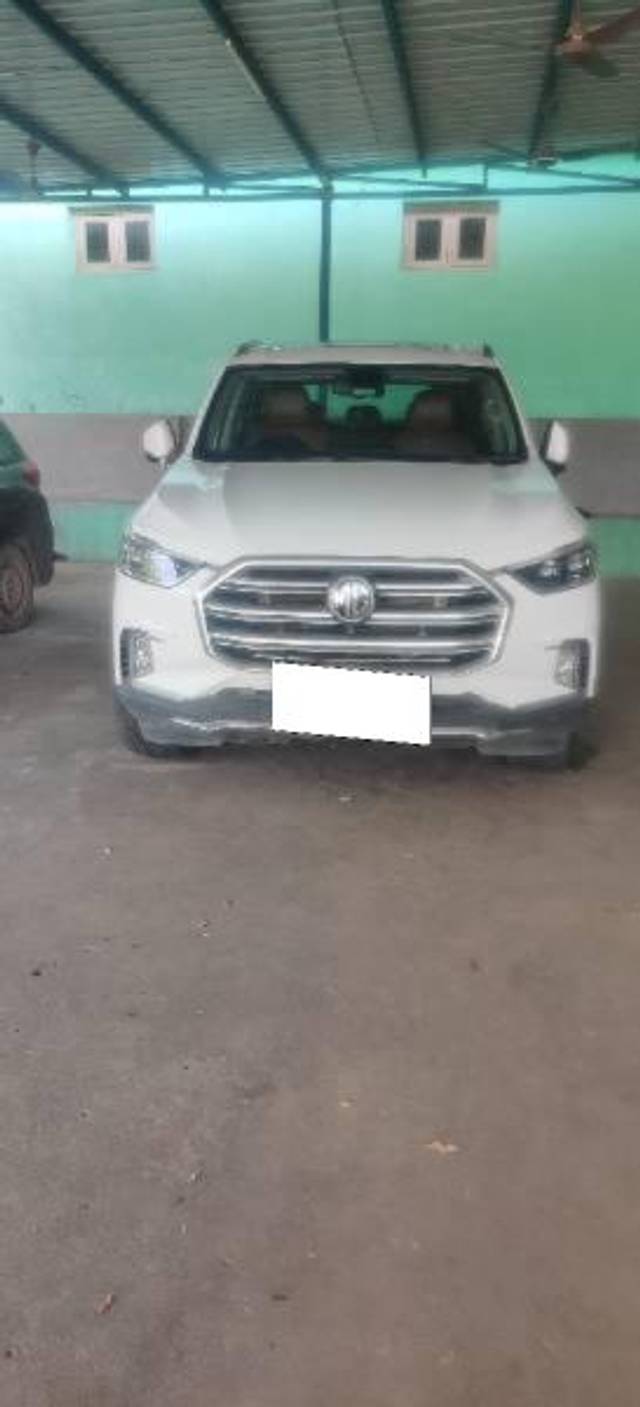 https://images10.gaadi.com/usedcar_image/4073022/original/processed_b9d9f55c-ce0c-4e1a-ab95-e8dbf7816d9a.jpg?imwidth=6402