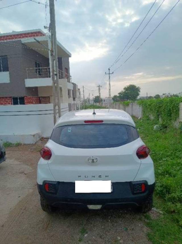 https://images10.gaadi.com/usedcar_image/4073221/original/processed_6972b2bb-0de7-4f89-b3f2-916988103854.jpg?imwidth=6401