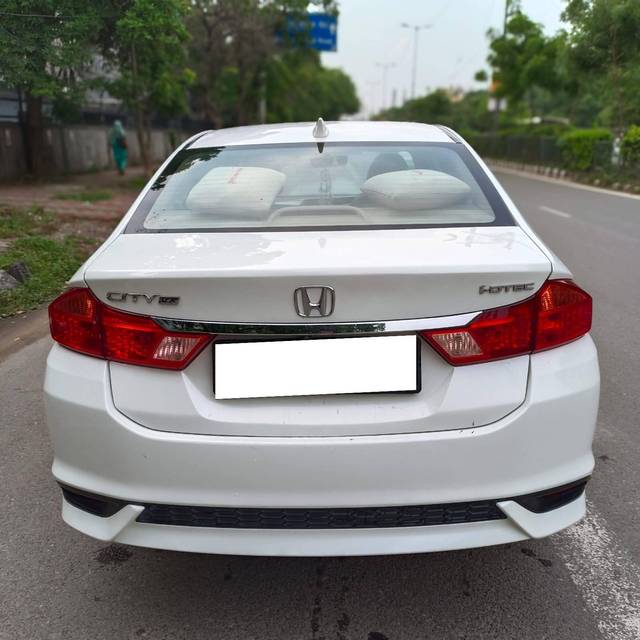 https://images10.gaadi.com/usedcar_image/4073301/original/processed_1115afad0ad2e8e28dcf2edca3aa86d3.jpg?imwidth=6401