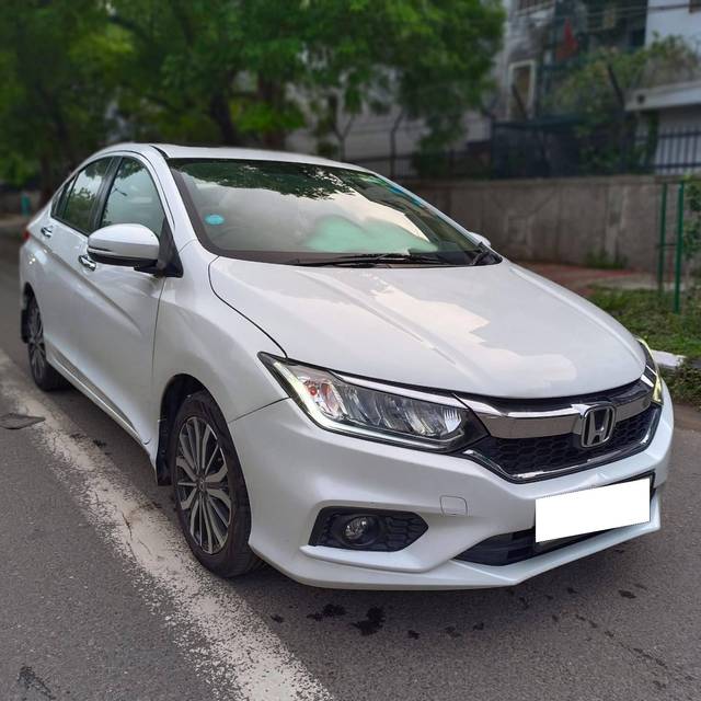 https://images10.gaadi.com/usedcar_image/4073301/original/processed_22d5c452207812bc11a9c55b5b28dd63.jpg?imwidth=6400