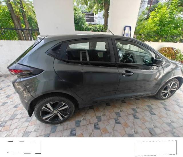 https://images10.gaadi.com/usedcar_image/4073575/original/processed_36de51cb-8237-4b30-8952-cf076bd9fb34.jpg?imwidth=6401