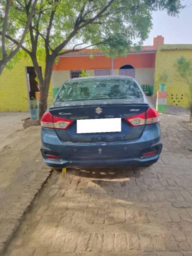 https://images10.gaadi.com/usedcar_image/4073695/original/processed_a96fde50-7d5e-477a-9f33-b3219d0fda29.jpg?imwidth=6401