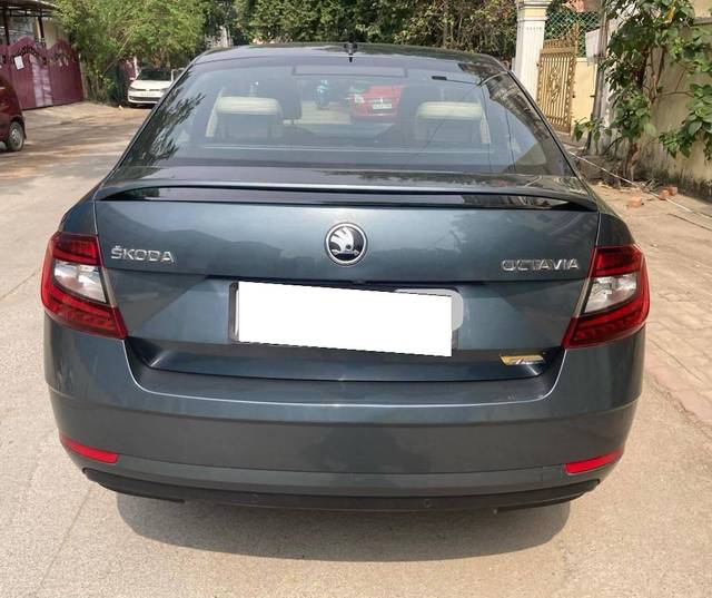 https://images10.gaadi.com/usedcar_image/4073763/original/processed_6b16b7b7f2d20ab1055f2d3cc7eca2c8.jpg?imwidth=6402