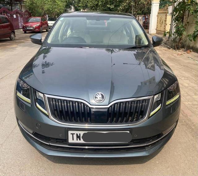 https://images10.gaadi.com/usedcar_image/4073763/original/processed_6e3ae032e6ea19e8067eef7dcf64c092.jpg?imwidth=6400