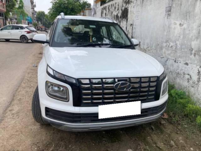 https://images10.gaadi.com/usedcar_image/4073893/original/processed_16aafe1d-f8af-4e96-a8af-1b01c7d522a6.jpg?imwidth=6402