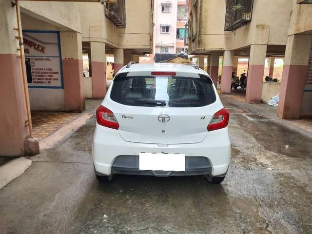 https://images10.gaadi.com/usedcar_image/4073974/original/processed_99c7fdad-c009-4ab3-a2db-71b5aa423dd9.jpg?imwidth=6401