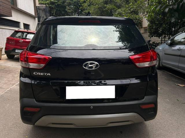 https://images10.gaadi.com/usedcar_image/4074002/original/processed_792202b2bc2d59d10ff9eec08a14d125.jpg?imwidth=6402