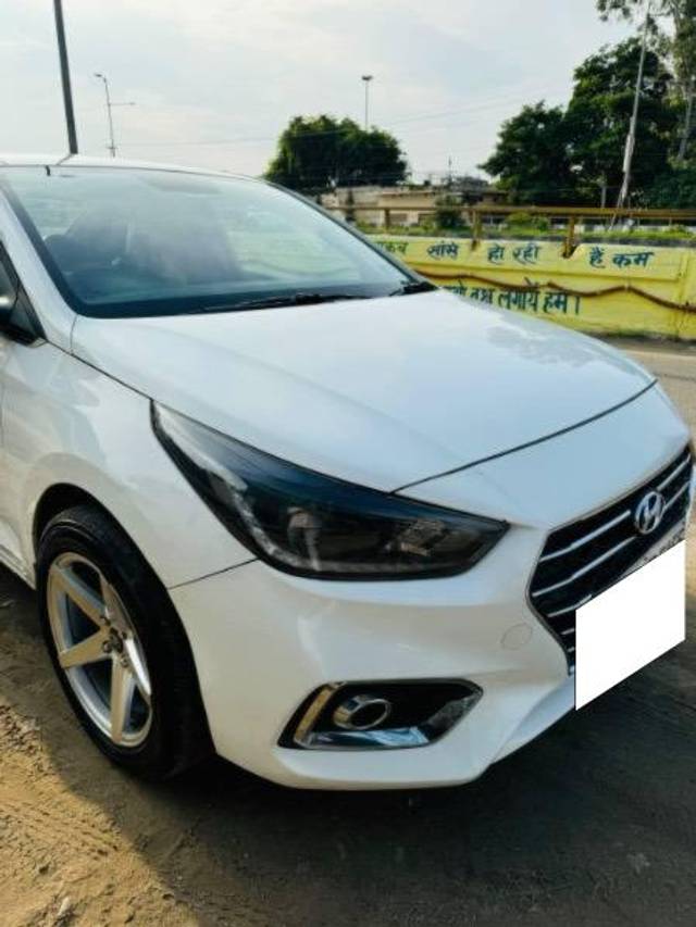 https://images10.gaadi.com/usedcar_image/4074039/original/processed_12e4b8a6-8711-4e9a-a78b-7997d271c001.jpg?imwidth=6402