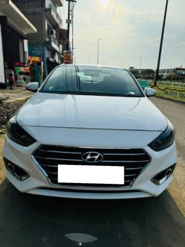 https://images10.gaadi.com/usedcar_image/4074039/original/processed_cc577927-8220-4e50-a894-3d2c194abab6.jpg?imwidth=6400