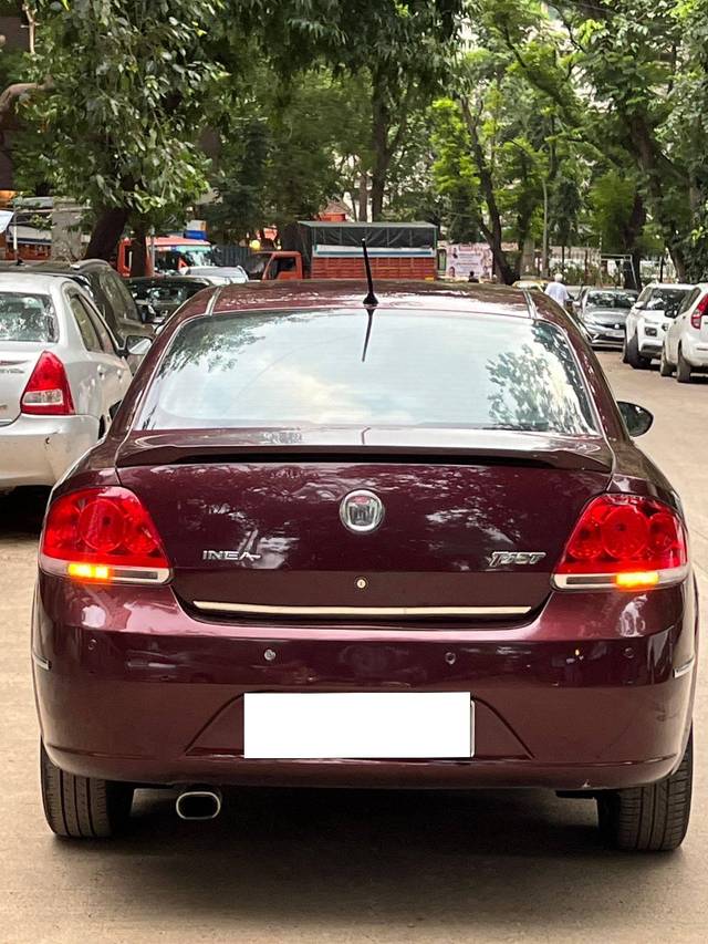 https://images10.gaadi.com/usedcar_image/4074198/original/processed_183d1b23e26dc6420b0fd993c5ec07fa.jpg?imwidth=6402