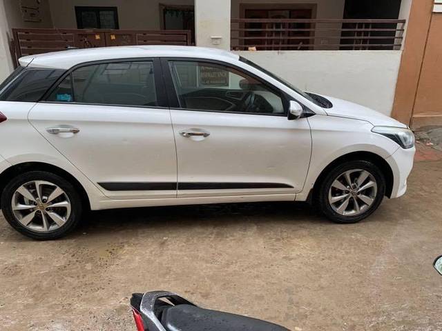 https://images10.gaadi.com/usedcar_image/4074240/original/processed_8ba7d886-7774-4109-8a4d-66b9679658e7.JPG?imwidth=6401