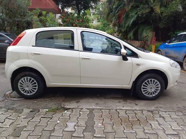 https://images10.gaadi.com/usedcar_image/4074386/original/61b3f13606b263614375a669153bea36.jpg?imwidth=6401