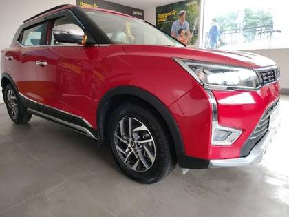 Mahindra XUV300 W8 Opt