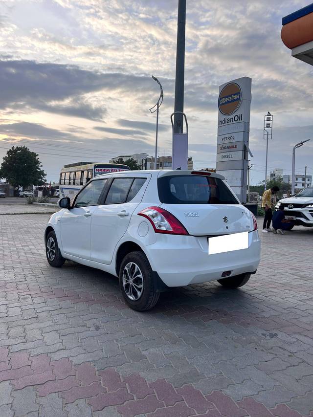 https://images10.gaadi.com/usedcar_image/4074391/original/processed_d83f00807cb5f0c9d7acdb95086fd655.jpg?imwidth=6402