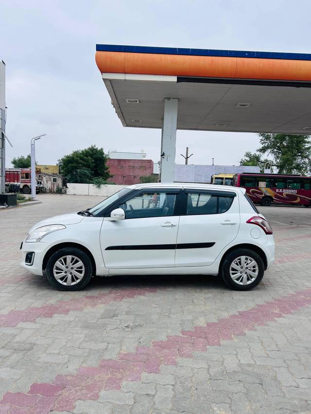 https://images10.gaadi.com/usedcar_image/4074429/original/processed_2013624900b0a58d491af3c217166715.jpg?imwidth=6402