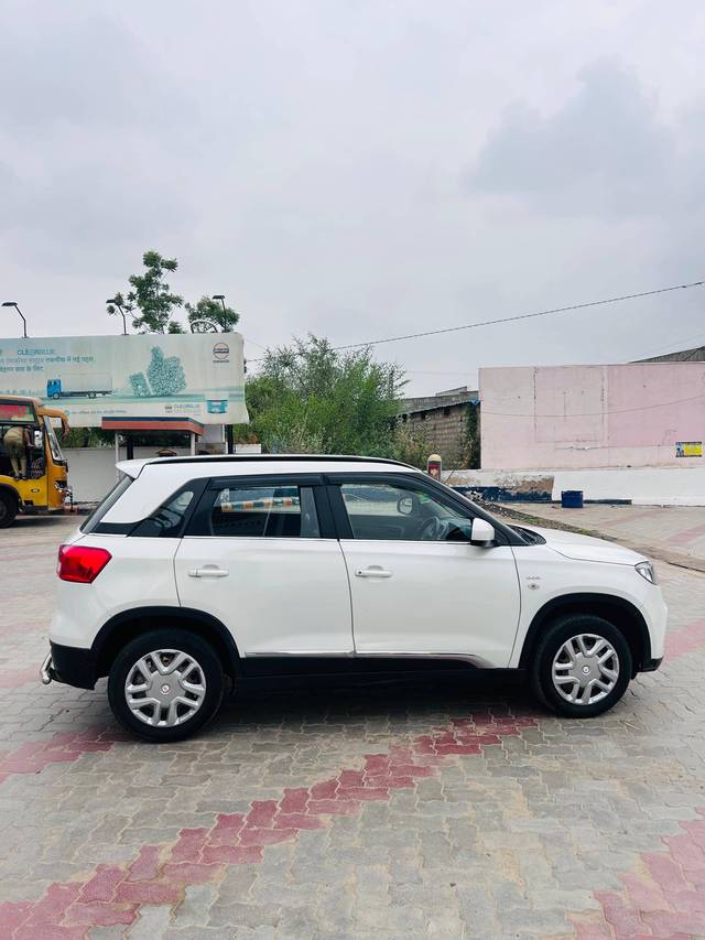 https://images10.gaadi.com/usedcar_image/4074444/original/processed_cde175cd432a97fa6775d69e6f9d91bd.jpg?imwidth=6401