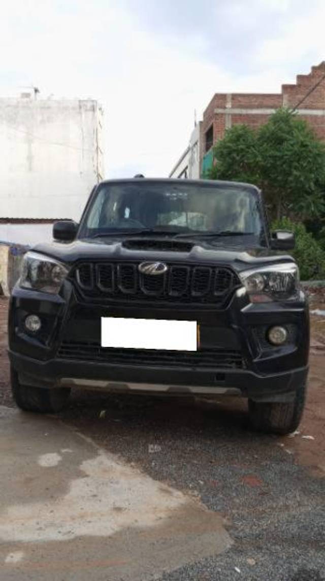 https://images10.gaadi.com/usedcar_image/4074450/original/processed_604f3fe5-1cdd-49ec-8ad6-6e08fd3a5ca4.jpg?imwidth=6400