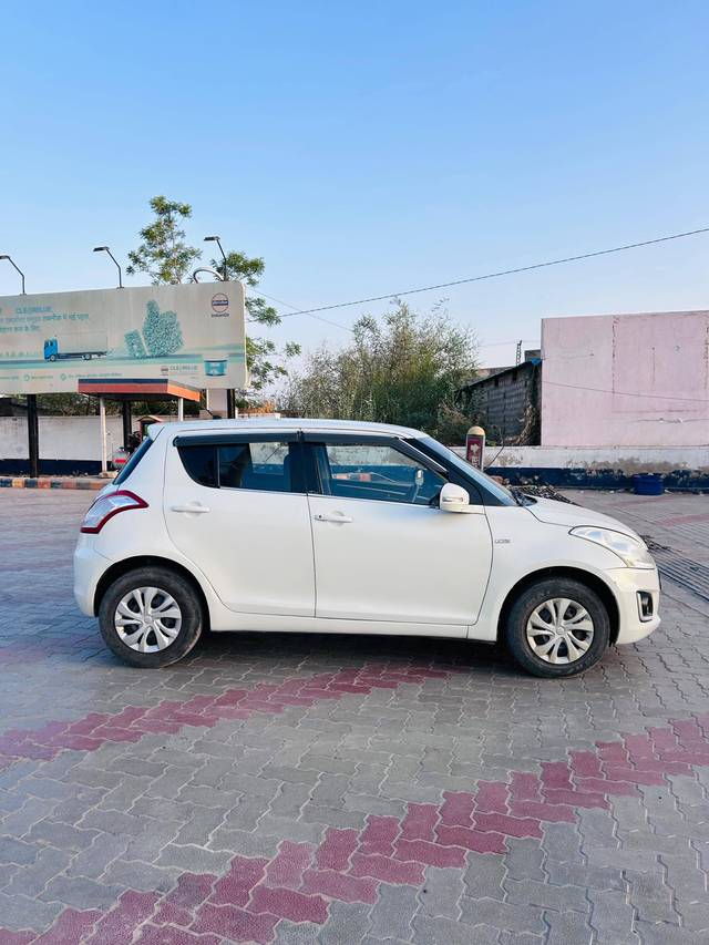 https://images10.gaadi.com/usedcar_image/4074473/original/processed_36172ec641804f214496e3fd2d3e5e30.jpg?imwidth=6401