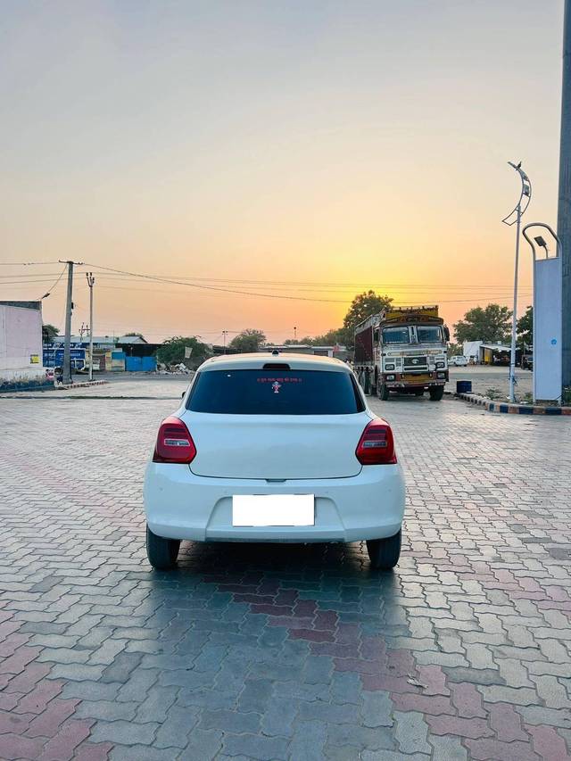 https://images10.gaadi.com/usedcar_image/4074479/original/processed_266062759cc589fd71bdca2c8d868ac5.jpg?imwidth=6402