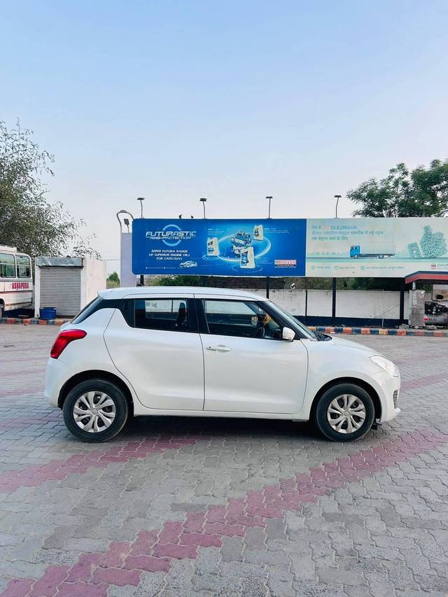 https://images10.gaadi.com/usedcar_image/4074479/original/processed_938939e44820e7282da0d56c00cad059.jpg?imwidth=6401