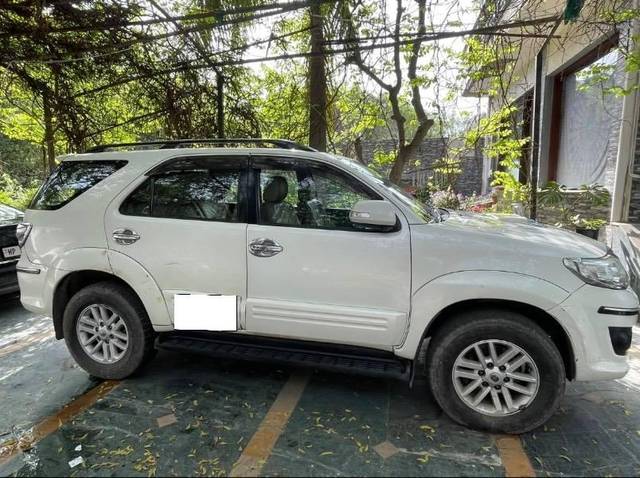 https://images10.gaadi.com/usedcar_image/4074488/original/processed_f1667544-cfd3-4702-acf3-d45b15666479.jpeg?imwidth=6401
