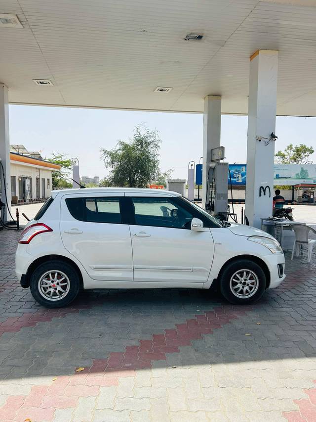 https://images10.gaadi.com/usedcar_image/4074500/original/processed_5a0f9eae03f686c39facb8cf9e0eee0b.jpg?imwidth=6401