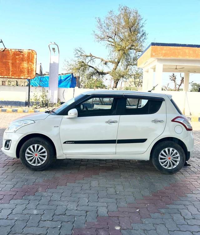 https://images10.gaadi.com/usedcar_image/4074510/original/processed_1acfbb549d7e2ef6bc6c0925bd984a1c.jpg?imwidth=6402