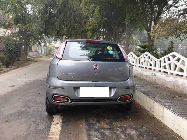 https://images10.gaadi.com/usedcar_image/4074535/original/processed_ee2eaa4c-9a14-47b3-8462-cd0e6aaa657f.jpg?imwidth=6401