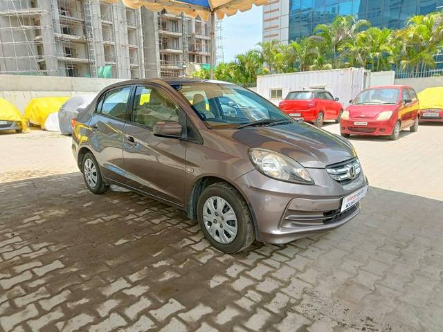 https://images10.gaadi.com/usedcar_image/4074606/original/processed_4948258ec4b254597dca4304e602ec68.jpg?imwidth=6400