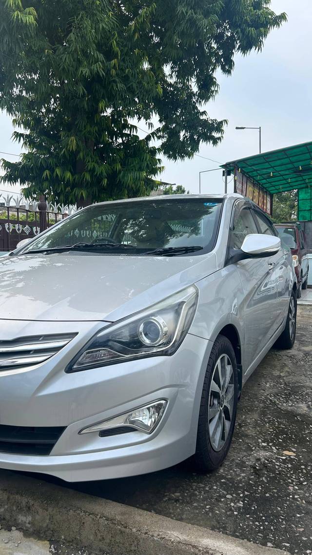 https://images10.gaadi.com/usedcar_image/4074647/original/processed_32ec00946280b89cc4cdca3121d4afea.jpeg?imwidth=6400