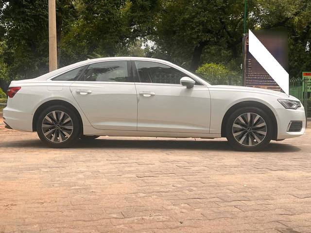 https://images10.gaadi.com/usedcar_image/4074711/original/processed_1c136bee55411ca65f231873a11a59fa.jpg?imwidth=6401