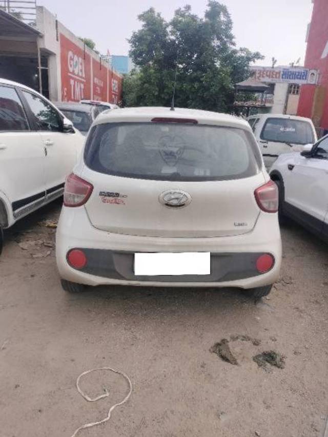 https://images10.gaadi.com/usedcar_image/4074794/original/processed_701b572a-7d00-49fa-9461-5b0014638f8b.jpg?imwidth=6401