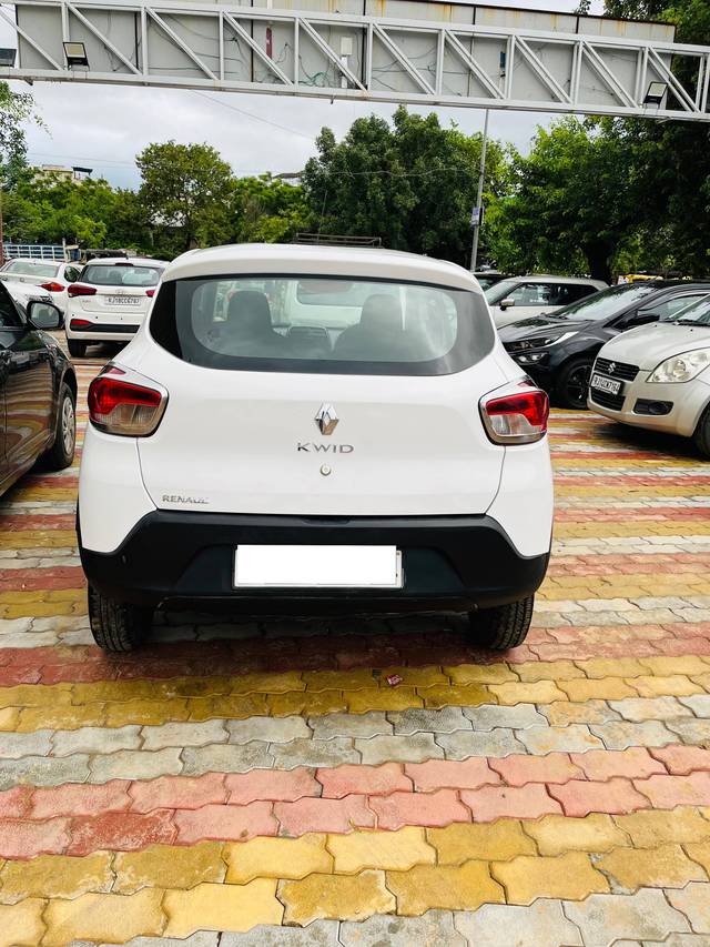 https://images10.gaadi.com/usedcar_image/4074953/original/processed_201d50aefd590d71729aa243ab893330.jpg?imwidth=6401