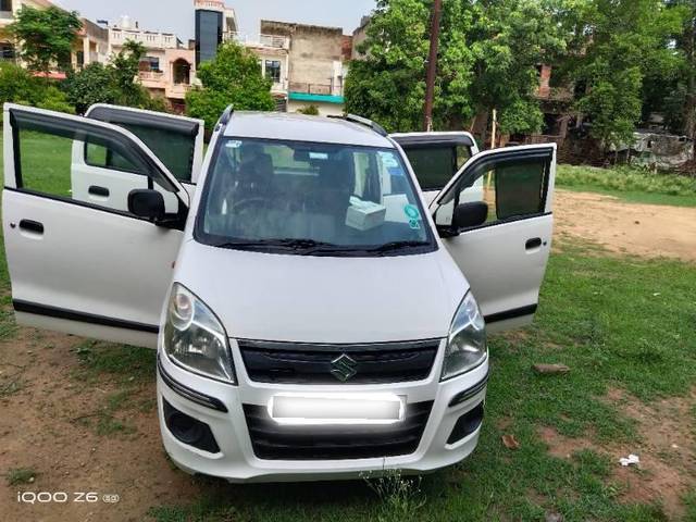 https://images10.gaadi.com/usedcar_image/4075202/original/processed_e8948222-1d8d-4fcf-a7a0-55aa0ec14b01.jpg?imwidth=6400