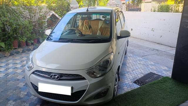 https://images10.gaadi.com/usedcar_image/4075209/original/processed_d7290f75-2cc9-4517-828e-64d4b823c934.jpg?imwidth=6400