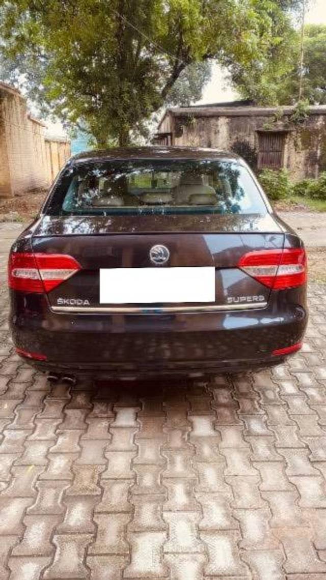 https://images10.gaadi.com/usedcar_image/4075275/original/processed_60f48606-dd8b-4eb5-80c0-8cc545950baa.jpg?imwidth=6402