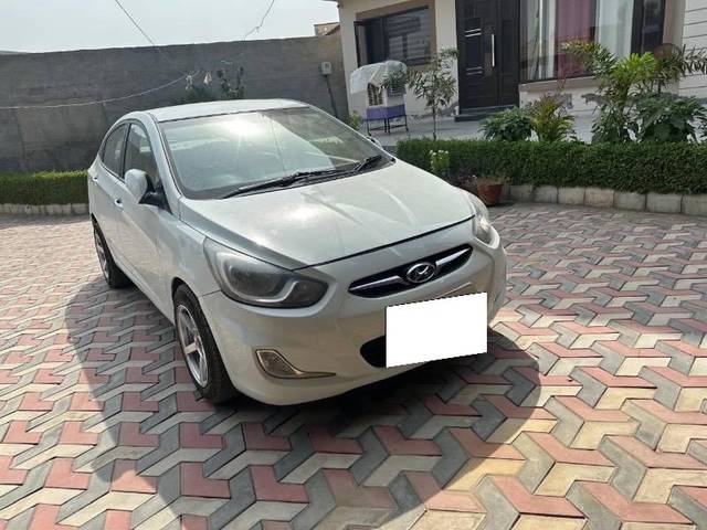 https://images10.gaadi.com/usedcar_image/4075279/original/processed_ccb0ee7c-ce56-43fb-b940-08e8193cee59.jpg?imwidth=6400