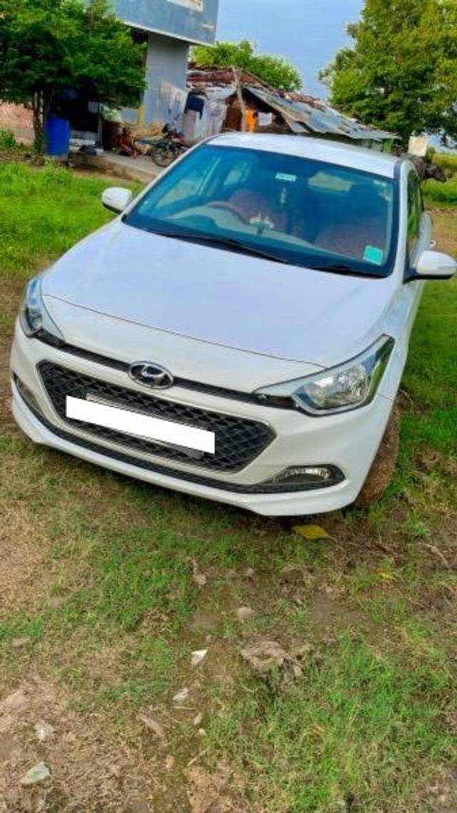 https://images10.gaadi.com/usedcar_image/4075373/original/processed_e610c901-3181-473d-800a-0e7051d820b3.jpg?imwidth=6400