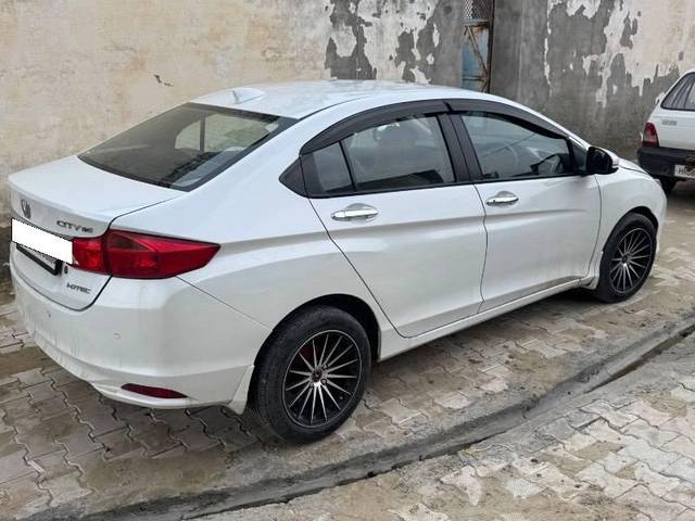 https://images10.gaadi.com/usedcar_image/4075725/original/processed_2f5e41c5-0ef2-4232-80ea-42814cc6720b.jpg?imwidth=6401