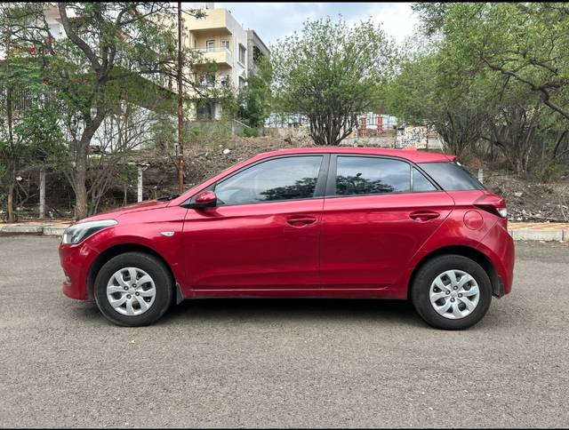 https://images10.gaadi.com/usedcar_image/4075841/original/8cdb8a4003ebb294ed5364fbae696411.jpg?imwidth=6402