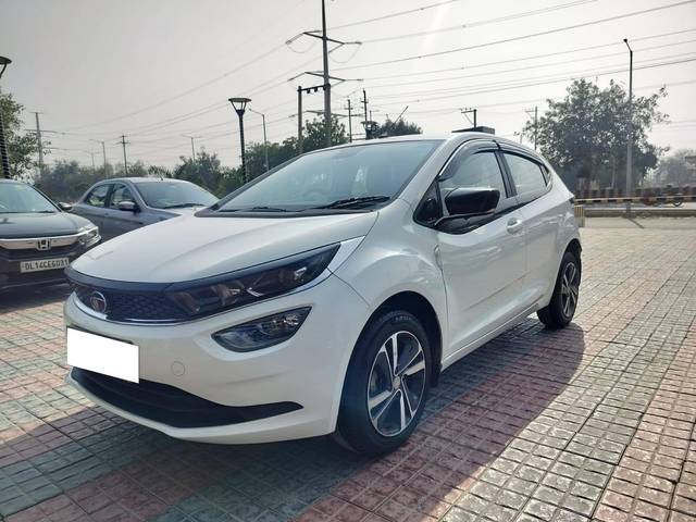 https://images10.gaadi.com/usedcar_image/4075864/original/processed_600d463b4a9b6fe964dec5dacc3ceb1b.jpeg?imwidth=6400