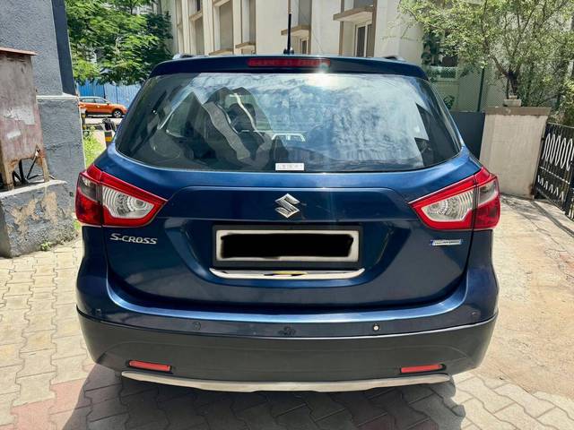 https://images10.gaadi.com/usedcar_image/4075920/original/processed_b122933e487e9e0e3a950e835e7bfd02.jpg?imwidth=6402