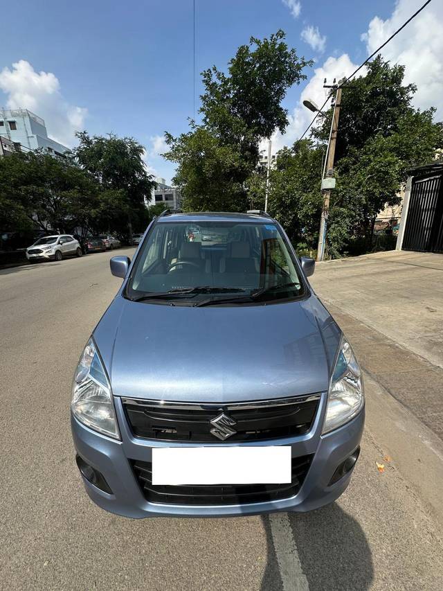 https://images10.gaadi.com/usedcar_image/4075922/original/processed_bfe1025a5abb2556d1b312373b10b3d9.jpg?imwidth=6400