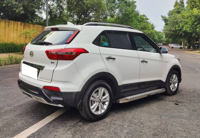 https://images10.gaadi.com/usedcar_image/4075998/original/processed_2d216ea6cc76b5eebe547f3645814958.jpg?imwidth=6402