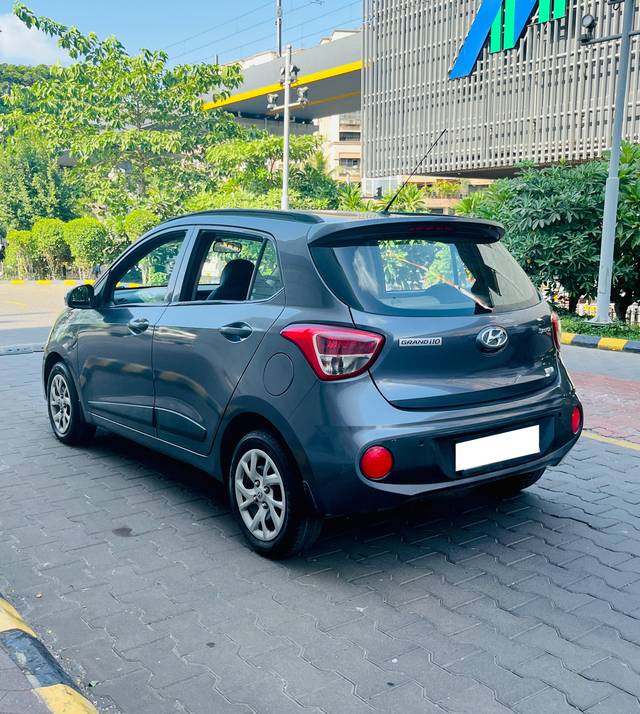 https://images10.gaadi.com/usedcar_image/4076184/original/processed_692cbab2847d7a4c6b1ff8256e632268.jpg?imwidth=6402