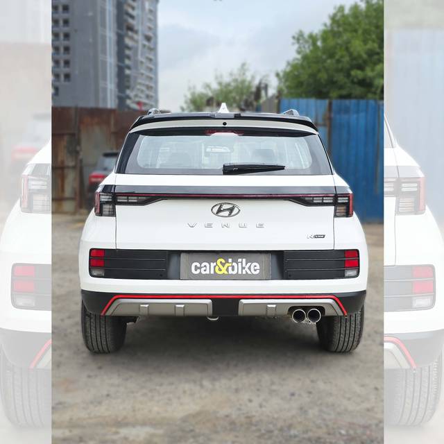 https://images10.gaadi.com/usedcar_image/4076216/original/94b582165fc5e6d03945f21280480bd9.jpeg?imwidth=6401