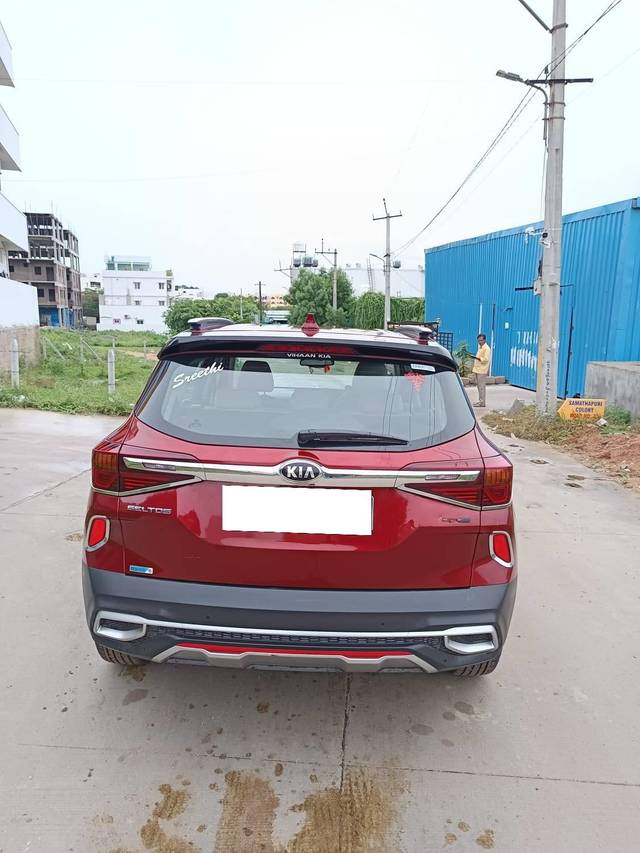 https://images10.gaadi.com/usedcar_image/4076241/original/processed_bfac49dd68e4d7d8582c9da4e8899e8f.jpg?imwidth=6402