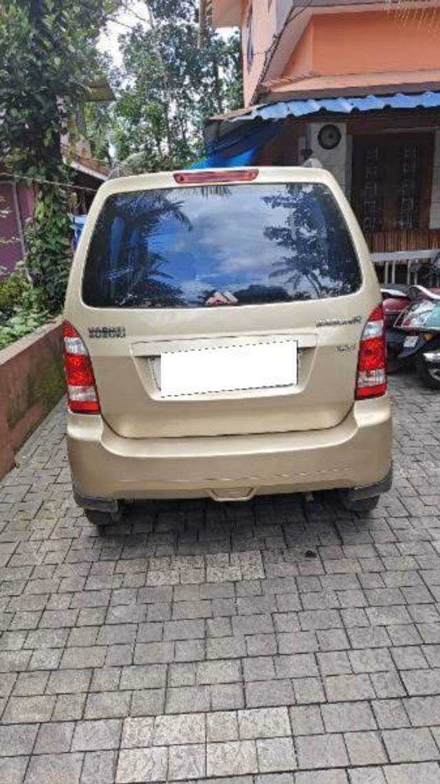 https://images10.gaadi.com/usedcar_image/4076284/original/processed_45484721-6164-4fd4-90b3-719111601129.jpg?imwidth=6401