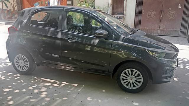 https://images10.gaadi.com/usedcar_image/4076307/original/4d990b2c309029cc7f346f699ec97585.jpg?imwidth=6400