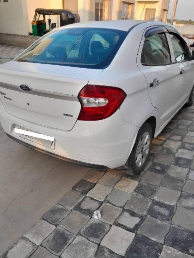 https://images10.gaadi.com/usedcar_image/4076312/original/processed_d6ab4ac6-8a4c-4f6d-bdf2-6fb12b4cdac7.jpg?imwidth=6402